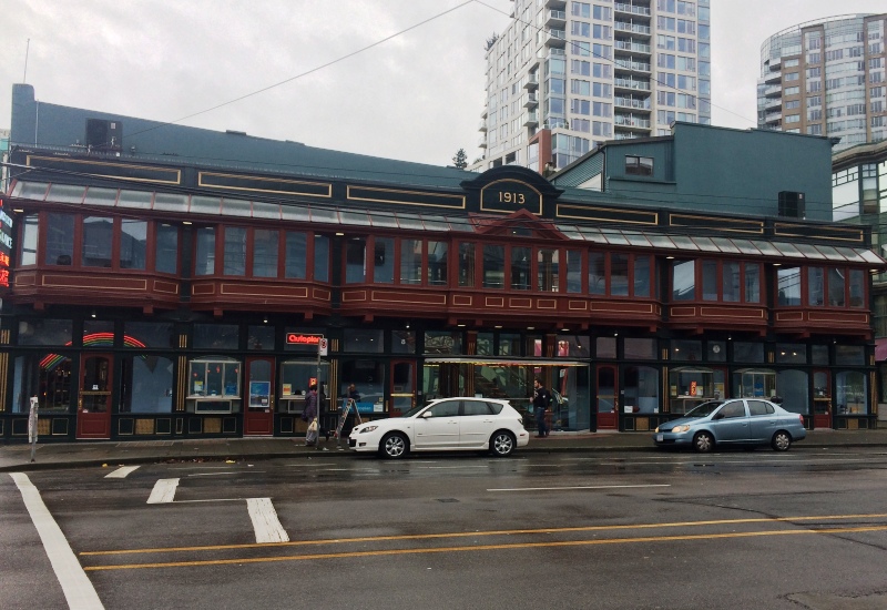 The Sam Kee Building is now home of the Jack Chow Insurance Company.